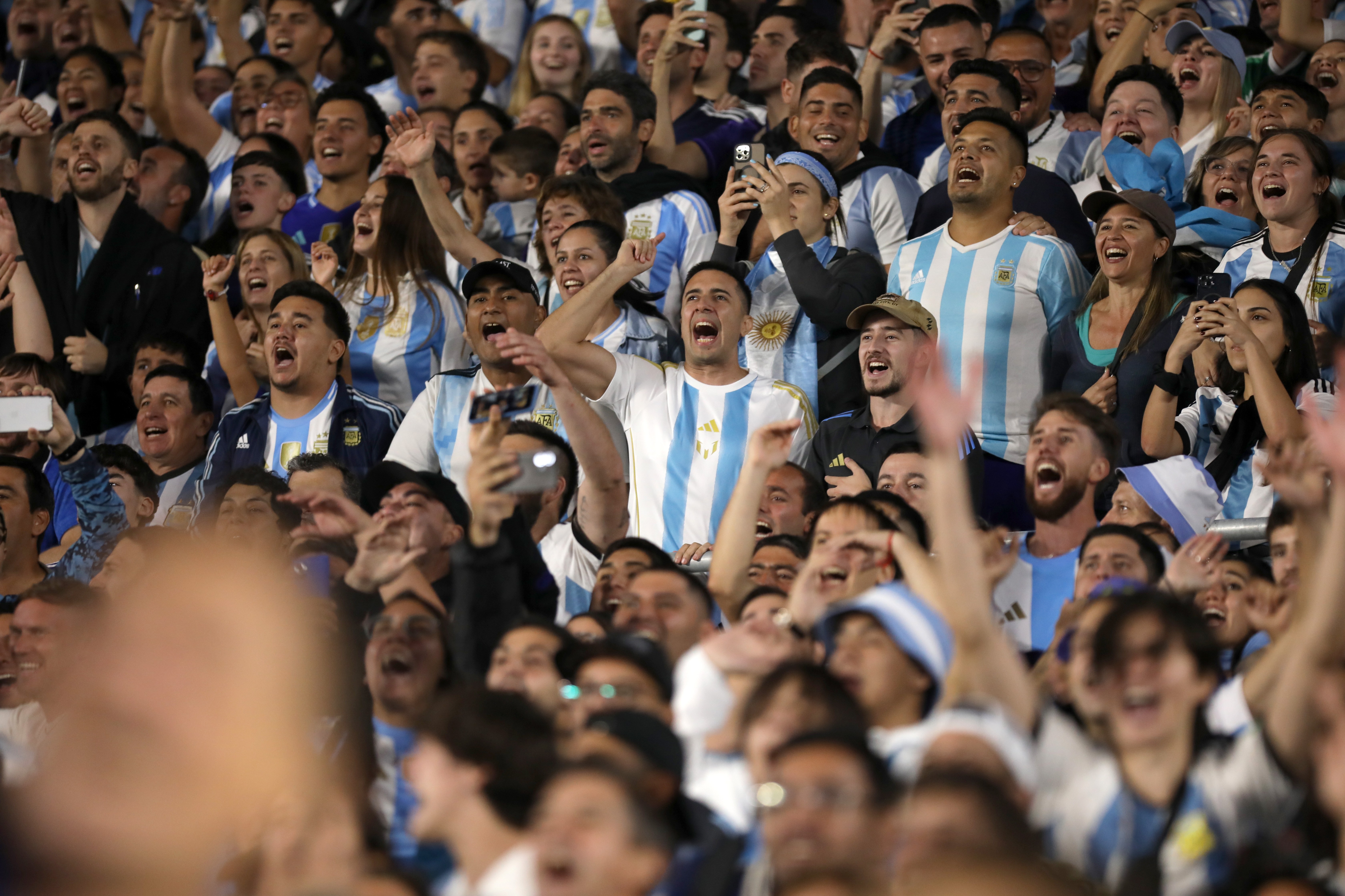 全球热议!足球场外八卦引关注的简单介绍 全球热议!足球场外八卦引关注的简单介绍