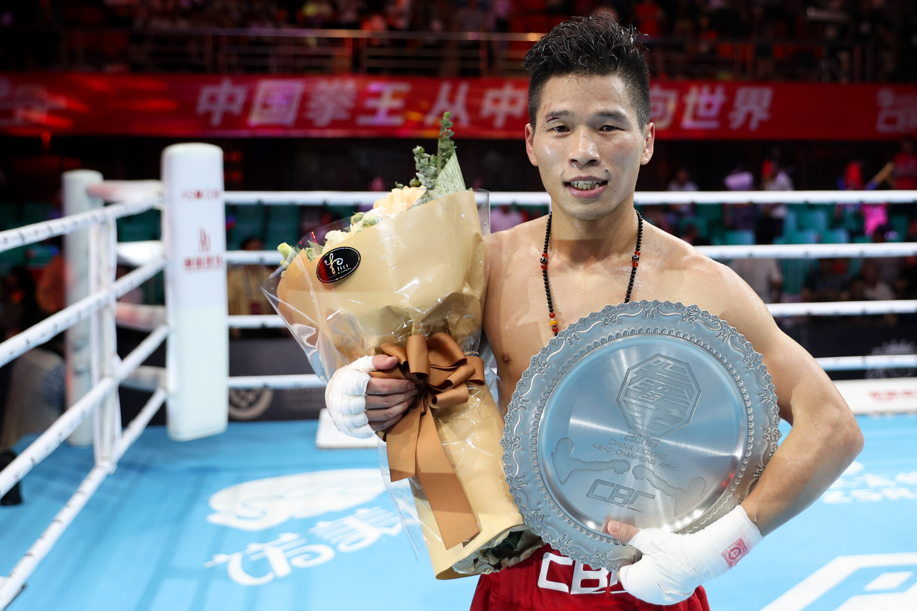 拳击赛事精彩瞬间盘点,年度回顾震撼登场 拳击赛事精彩瞬间盘点,年度回顾震撼登场