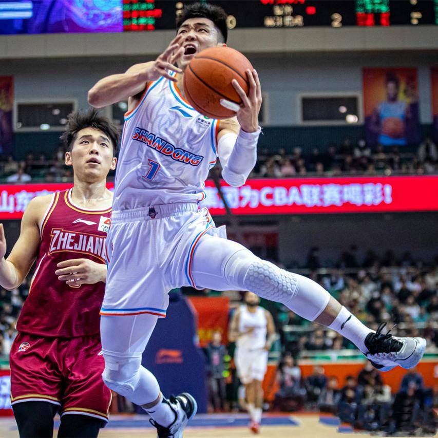 关于雄鹿险胜爵士,高诗岩高光表现的信息 关于雄鹿险胜爵士,高诗岩高光表现的信息