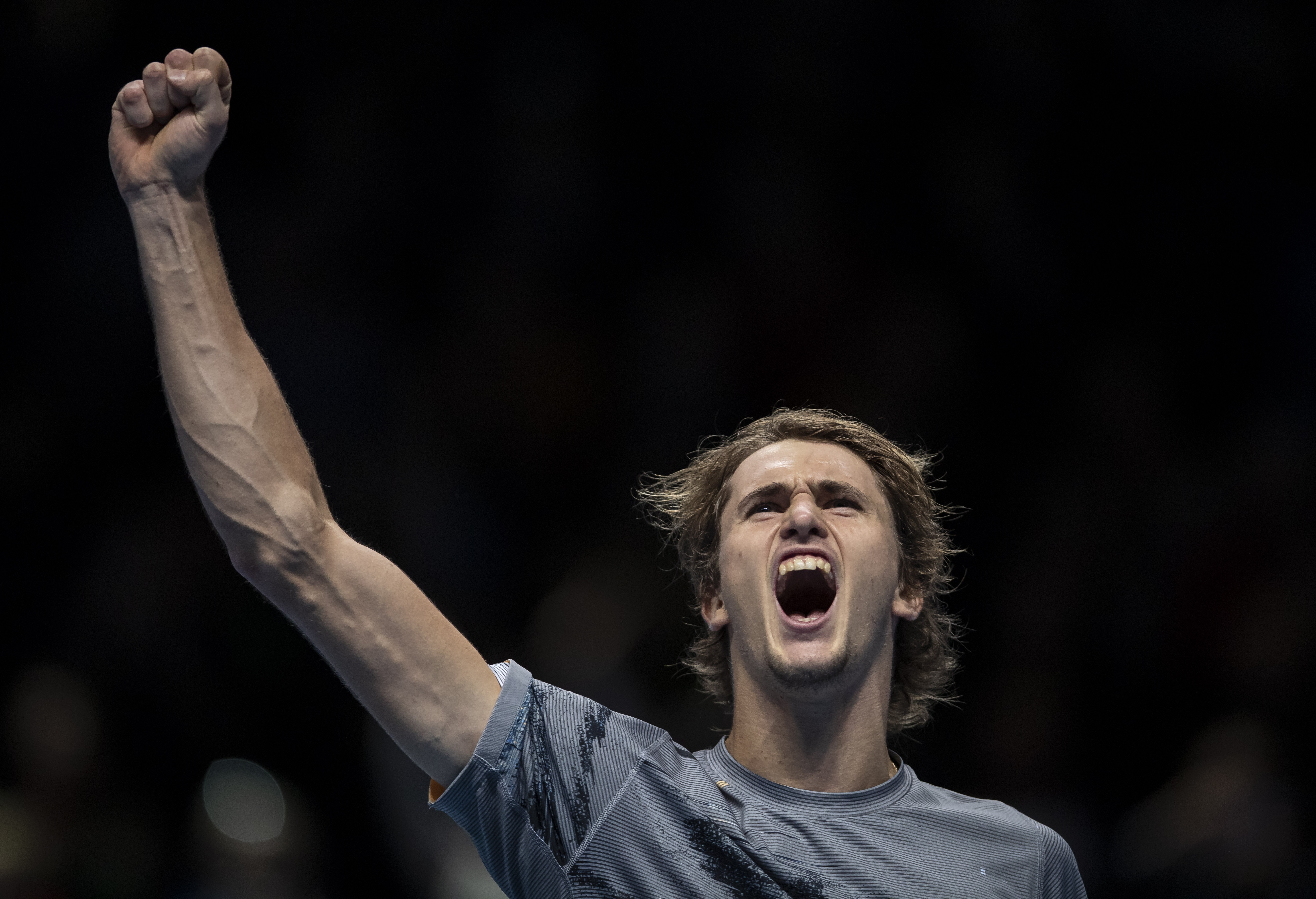 ATP总决赛绝杀年终总决赛，兹维列夫点燃赛场